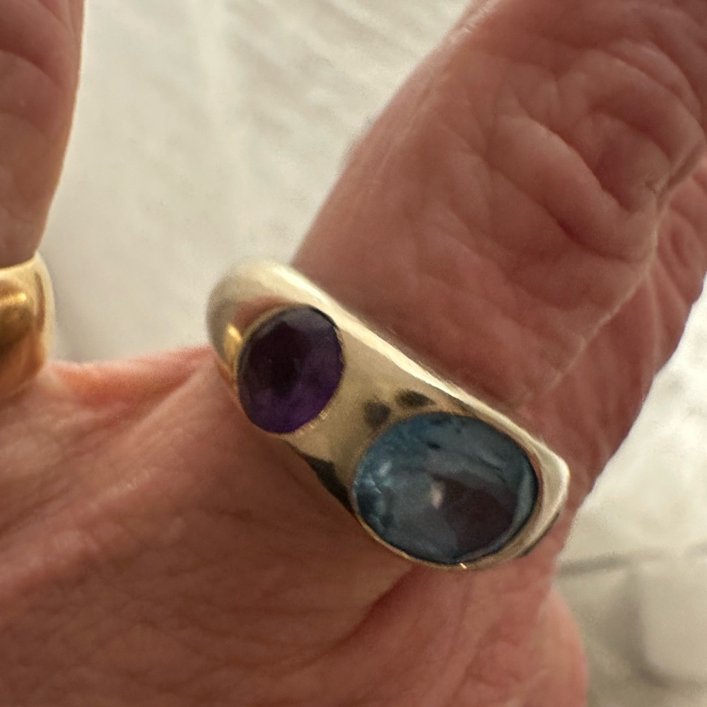 14k White Gold doughnut Ring with Blue iolite, blue topaz and amethyst - Picture 2 of 8